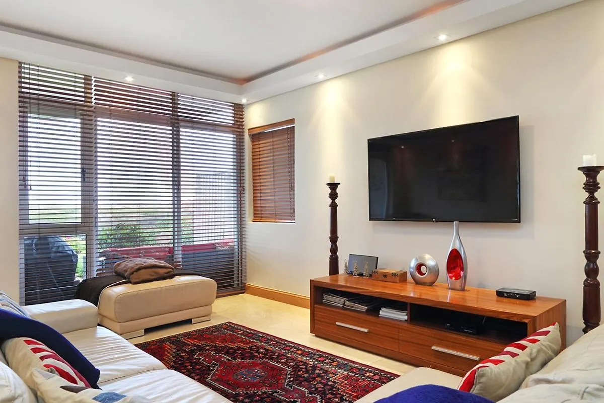 Dolphin Beach E5 Bloubergstrand