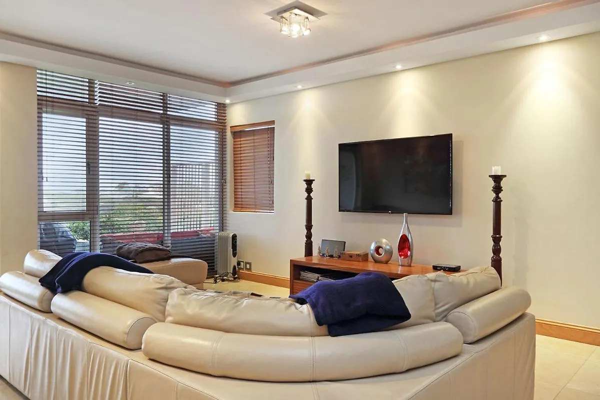 Dolphin Beach E5 Bloubergstrand Apartment