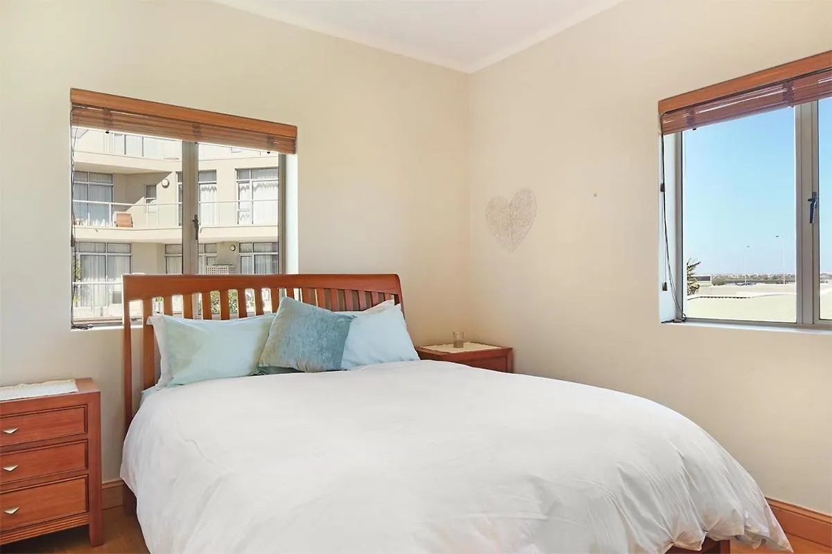 Dolphin Beach E5 Bloubergstrand Apartment