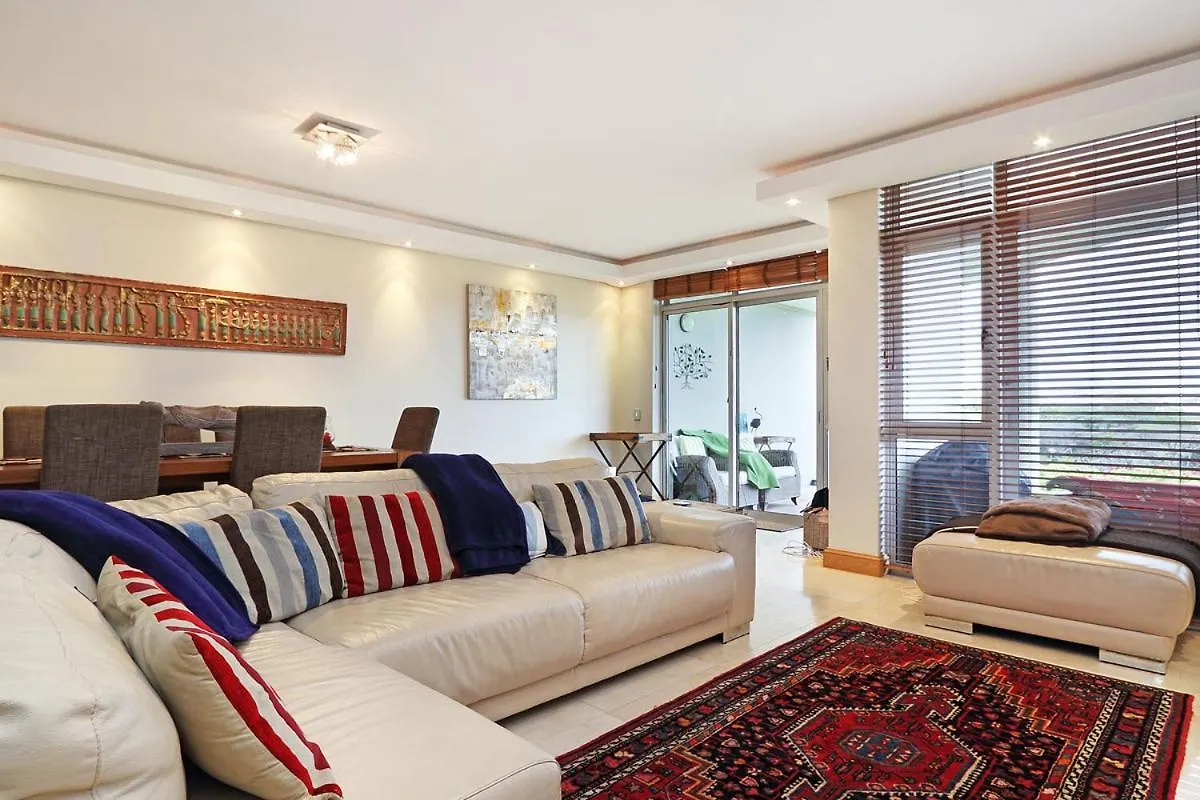 Dolphin Beach E5 Bloubergstrand Apartment