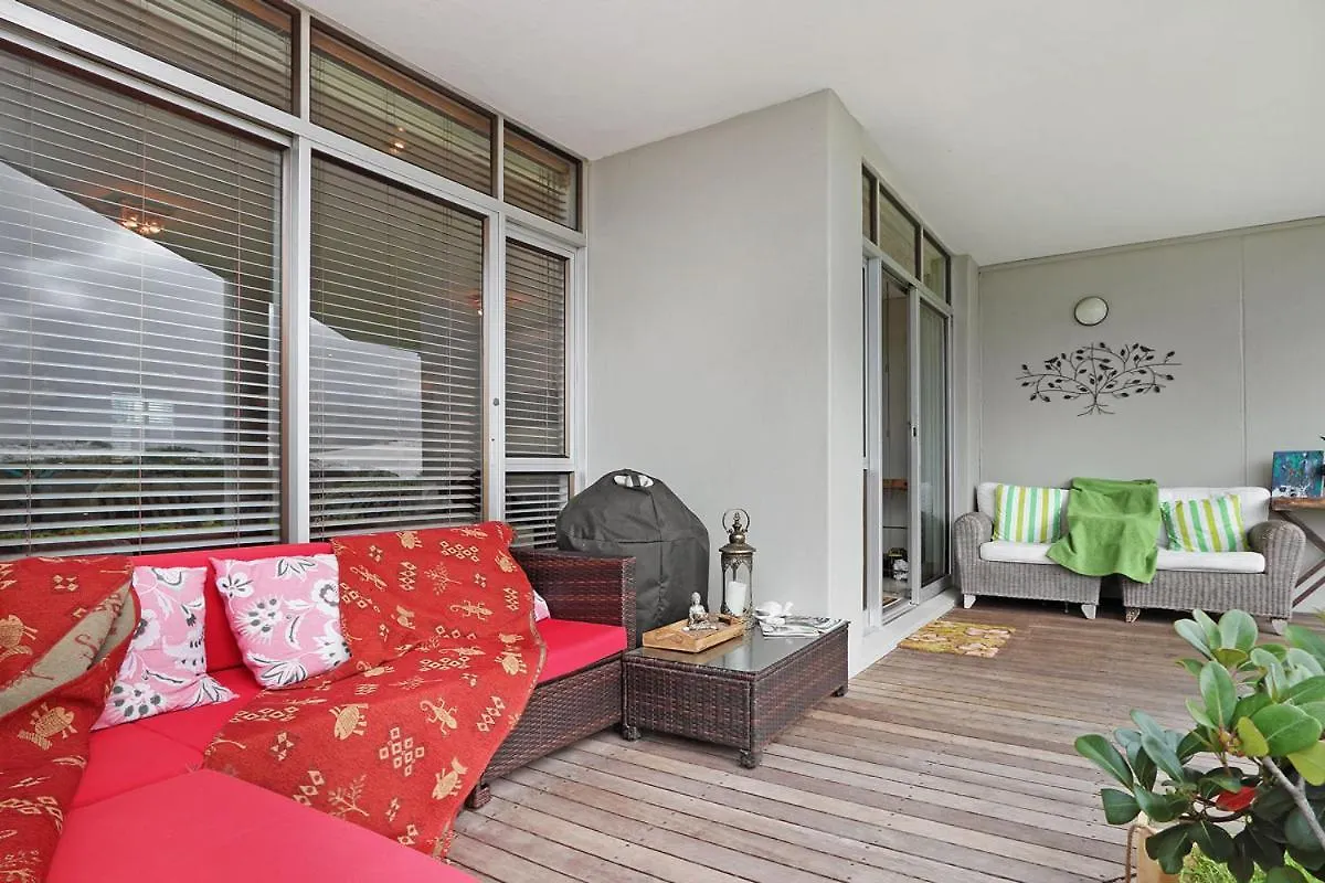 Dolphin Beach E5 Bloubergstrand
