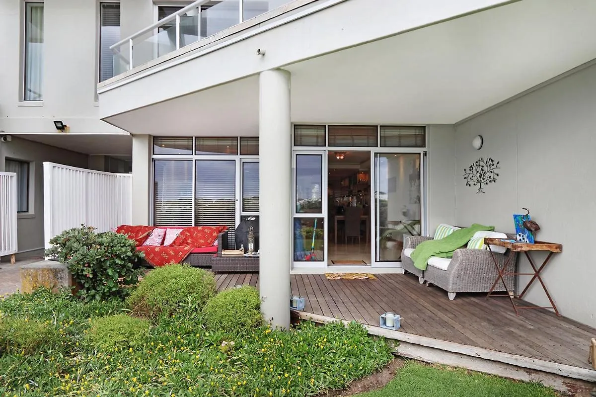 Dolphin Beach E5 Bloubergstrand Apartment