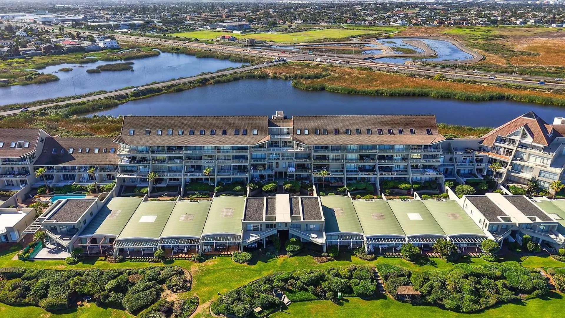 Dolphin Beach E5 By Host Agents Bloubergstrand Sudafrica