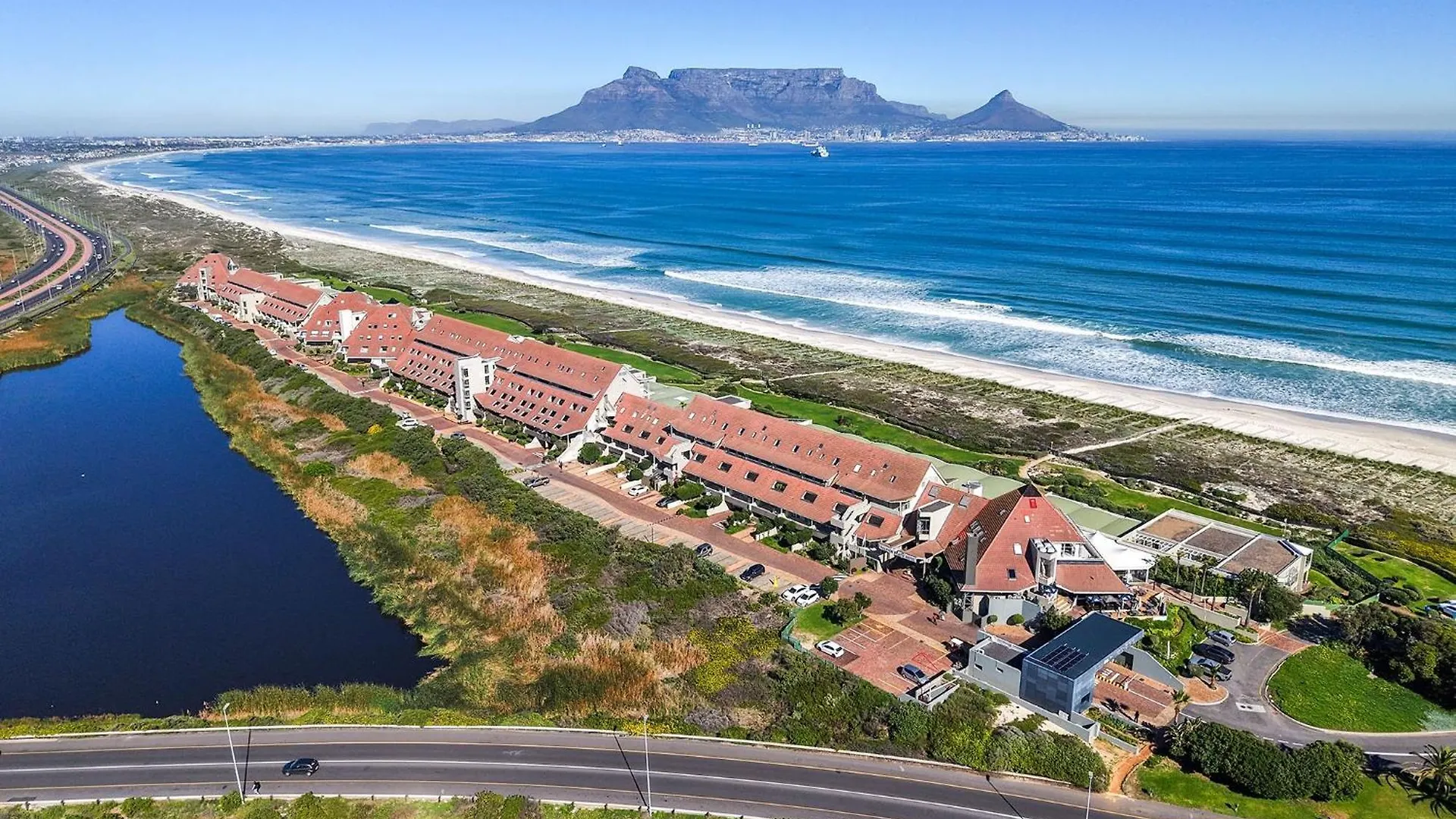 Dolphin Beach E5 By Host Agents Bloubergstrand Appartamento